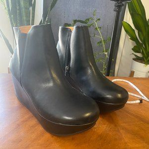 NEW WITHOUT BOX - SIZE 11 YELLOWBOX BOOTIES